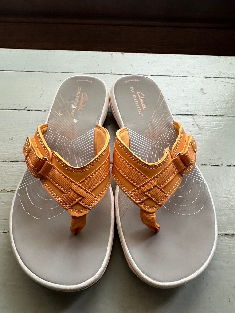 Clarks mustard yellow Thong Sandals with Cushioned Footbed - Picture 2 of 9